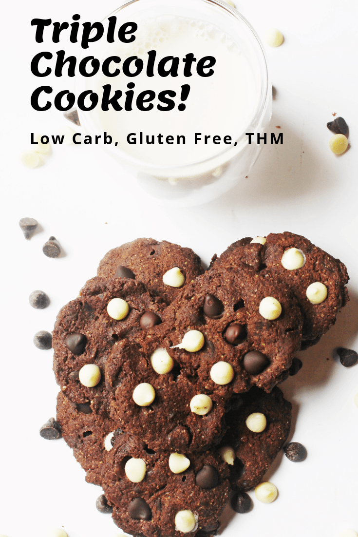 A low carb crunchy cookie loaded with semi-sweet and white chocolate chips. #lowcarbcookies #sugarfreecookies #THMRecipe