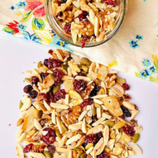 Easy Nut and Fruit Trail Mix